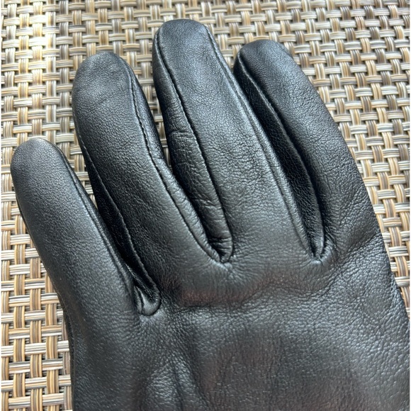 100% Genuine Leathers Gloves - Picture 7 of 8